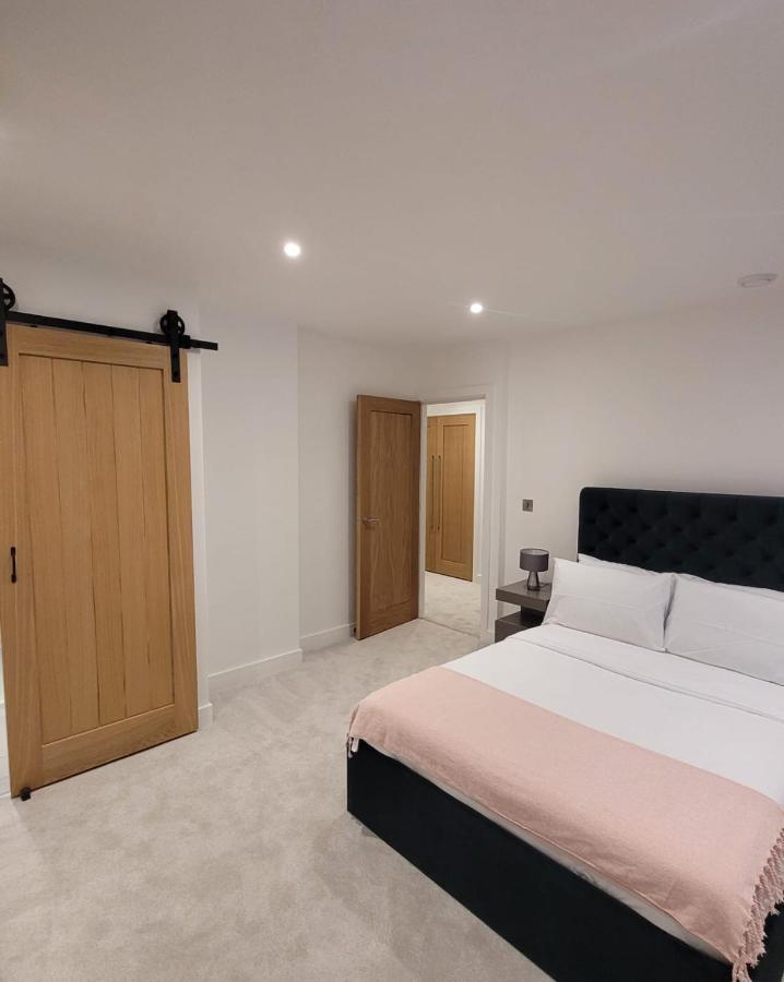 Luxury 2 Bed Apartment In The Heart Of Rochester Wainscot Exterior photo